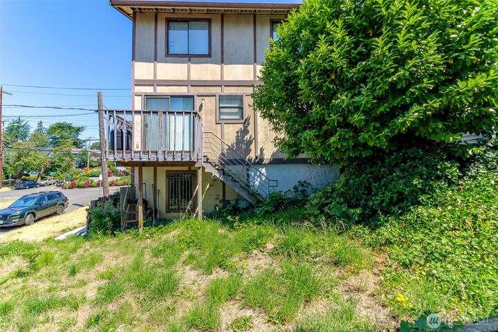 Property Photo:  1601 E Alder Street  WA 98122 