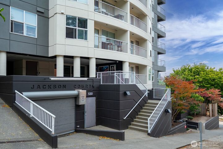Property Photo:  530  Melrose Avenue E 605  WA 98102 
