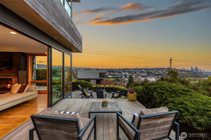 Property Photo: 2506 W Halladay Street WA 98199
