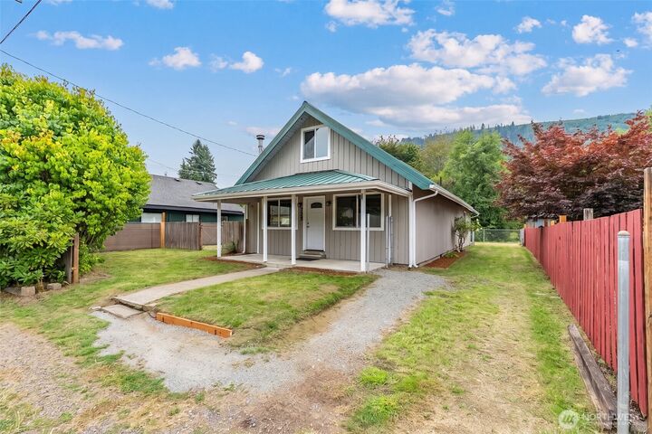 Property Photo:  725 W Main Avenue  WA 98356 