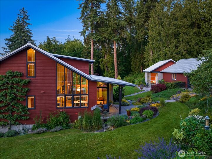 Property Photo:  6017  Rose Loop  NE  WA 98110 