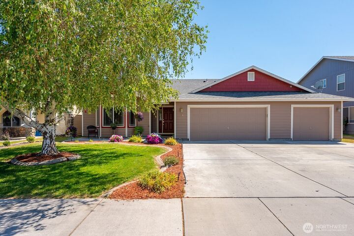 Property Photo:  206  I Street NE  WA 98848 