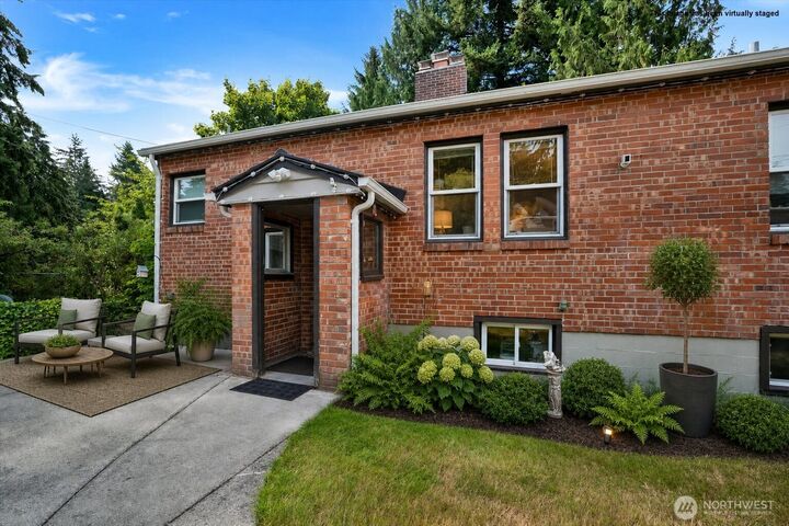 Property Photo:  2407  Larch Way  WA 98036 