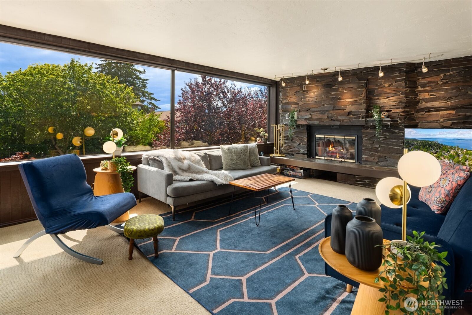 Property Photo:  1627  California Avenue SW 2  WA 98116 