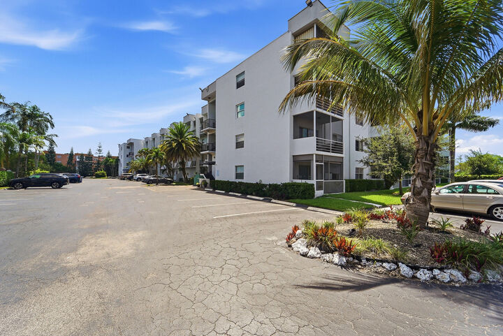 Property Photo:  3000 E Sunrise Lakes Drive E 223  FL 33322 