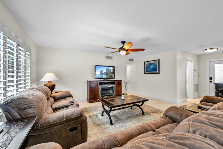 Property Photo: 2860 NE 14th St Causeway 201D FL 33062