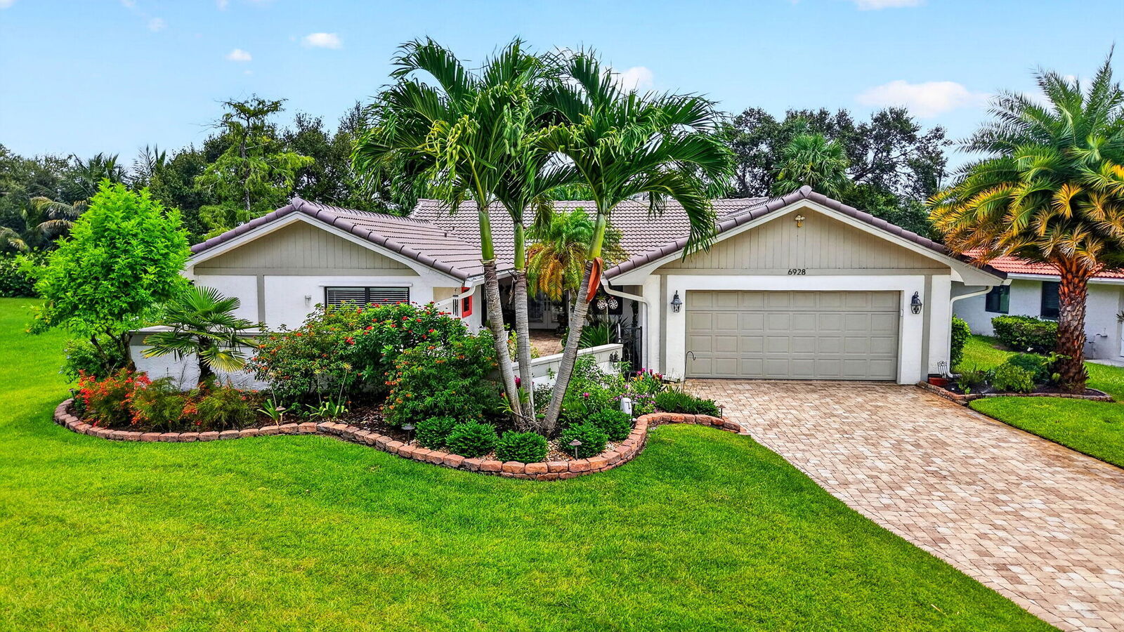 Property Photo:  6928 Villas Drive W  FL 33433 