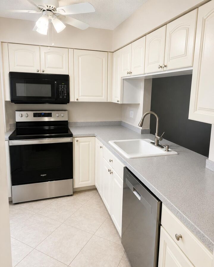 Property Photo:  4086 Palm Forest Drive S  FL 33445 