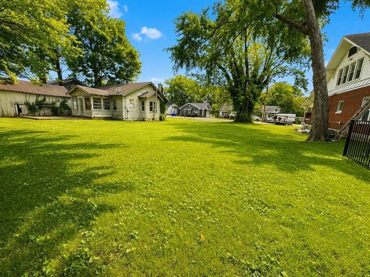 Property Photo:  931 E 11th Avenue Lot 1/2  KY 42101 