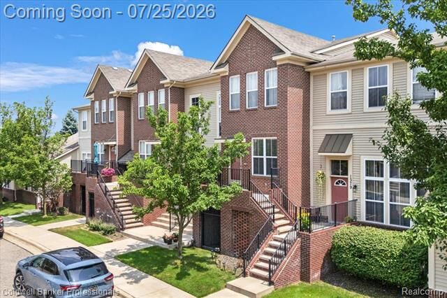 Property Photo:  1385 Parkcrest Drive  MI 48327 