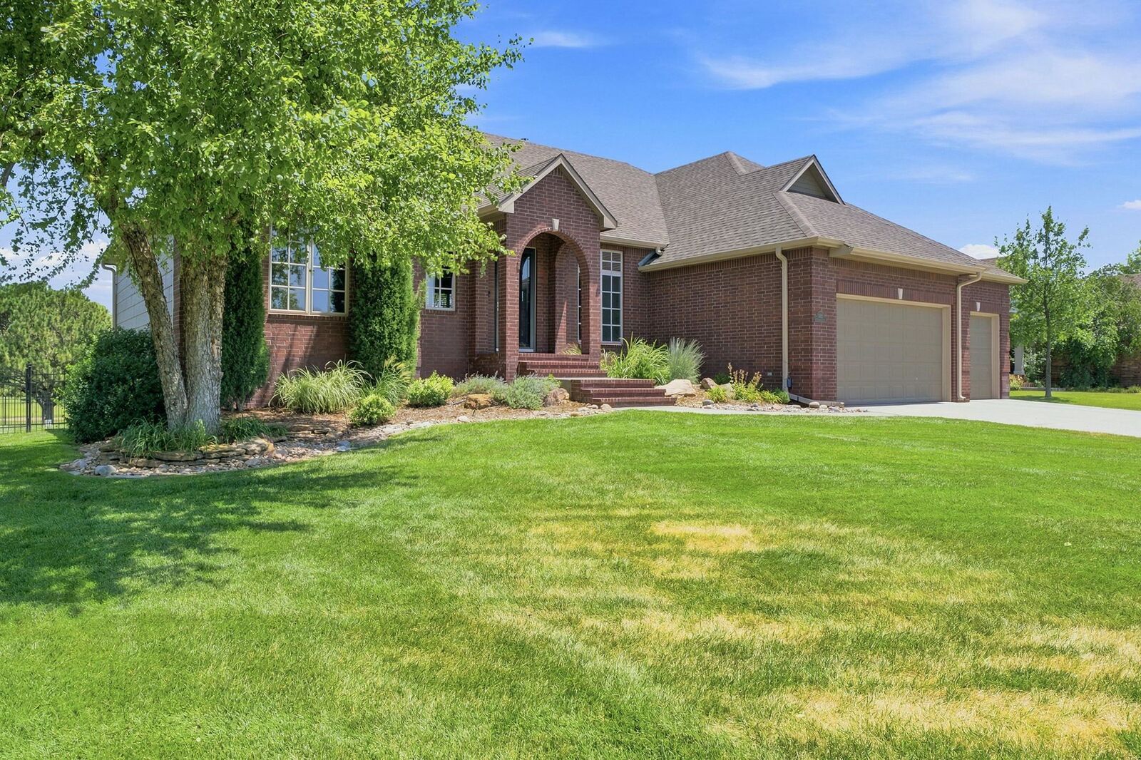 Property Photo: 3822 N Lakecrest KS 67205
