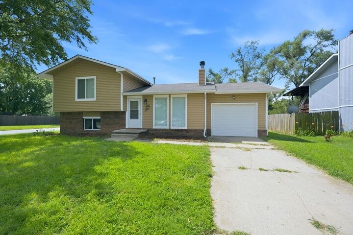 Property Photo: 435 E Campus St KS 67216