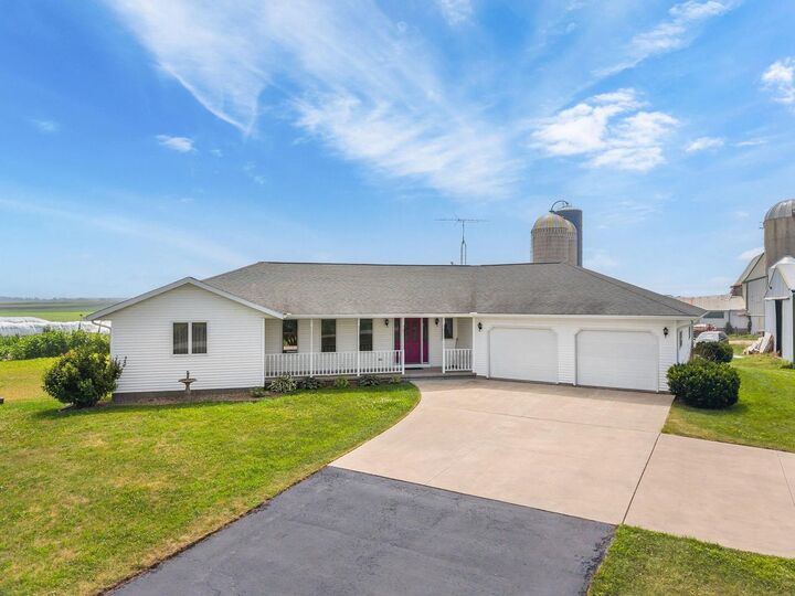 Property Photo:  W13282 Carter Road  WI 54971 