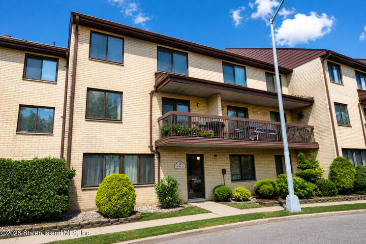 Property Photo: 10 Windham Loop 1B NY 10314