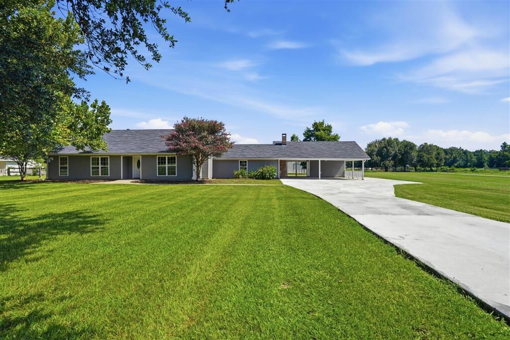 Property Photo: 2854 Topsy Rd Road LA 70611
