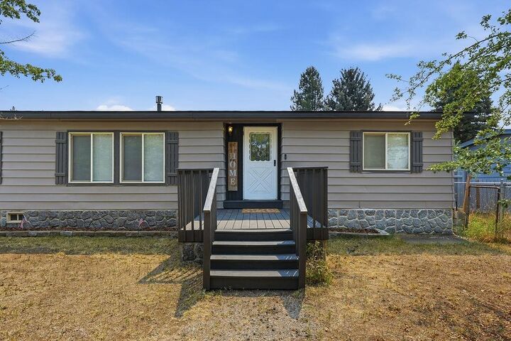 Property Photo:  3210 E Denison-Chattaroy Rd  WA 99003 