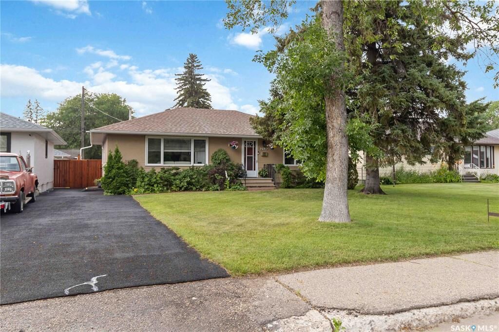 Property Photo:  2326 Lansdowne Avenue  SK S7J 1G9 