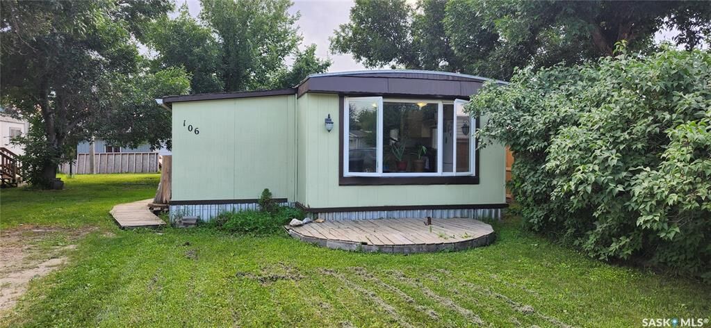 Property Photo: 106 Larch Street SK S0H 0S0