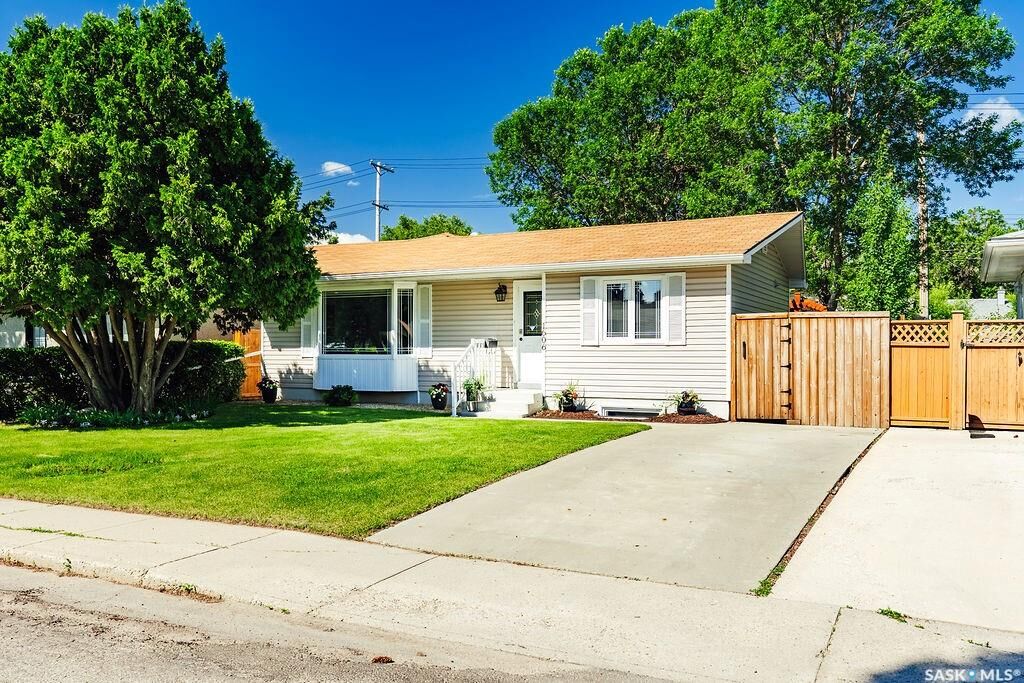 Property Photo:  1606 Argyle Avenue  SK S7H 2W7 