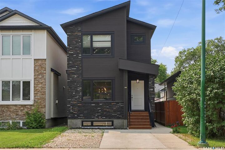 Property Photo:  1513 Prince Of Wales Avenue  SK S7K 3E1 