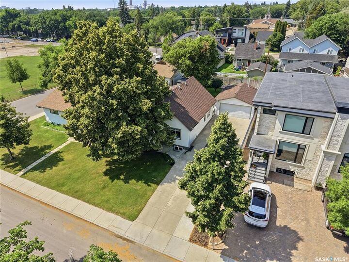 Property Photo:  1607 Alexandra Avenue  SK S7K 3C4 