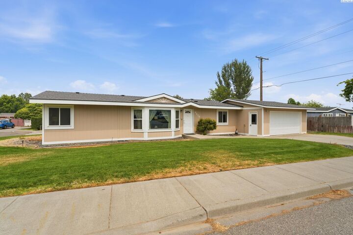 Property Photo: 8606 W Yellowstone WA 99336