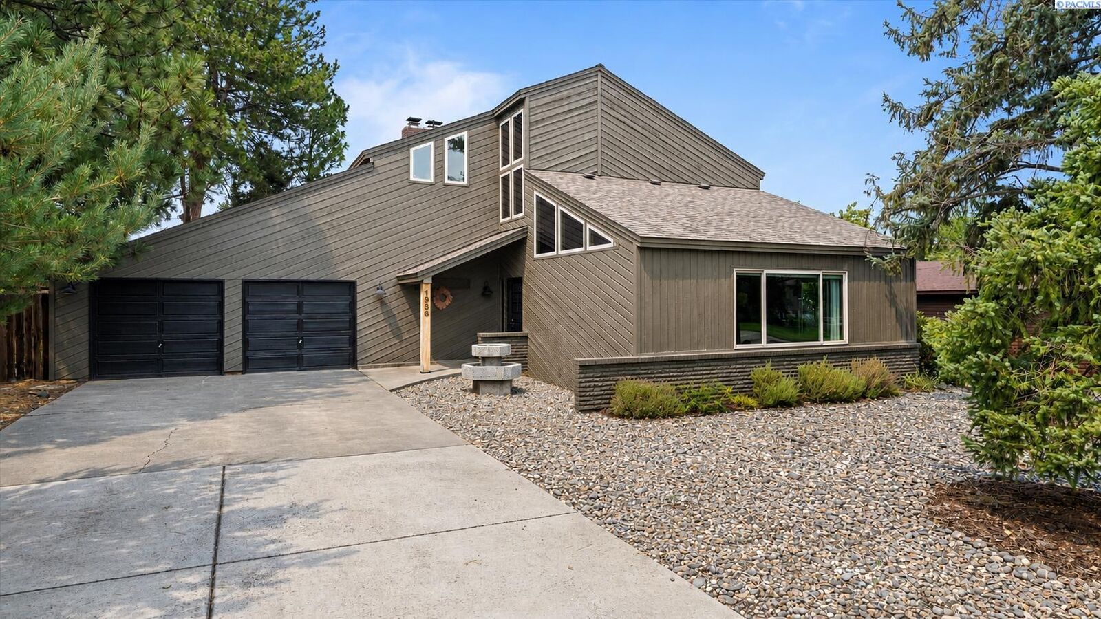 Property Photo:  1936 Cypress Pl  WA 99352 