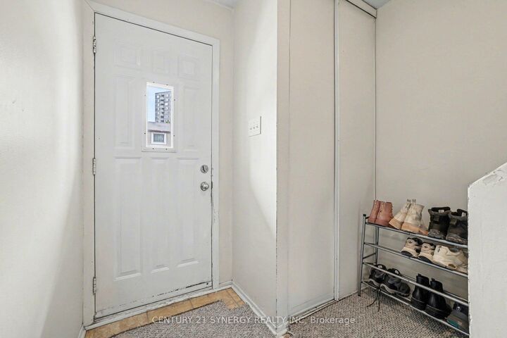 Photo de la propriété:  1239 Bowmount Street  ON K1J 8T4 