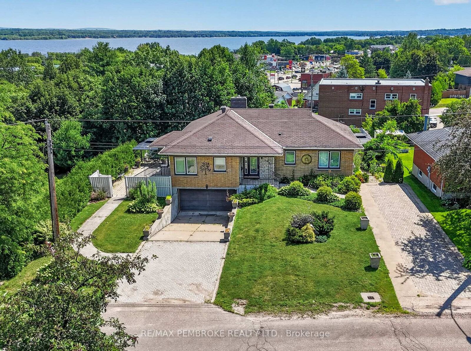 Property Photo: 235 Broadview Drive ON K8A 2A1