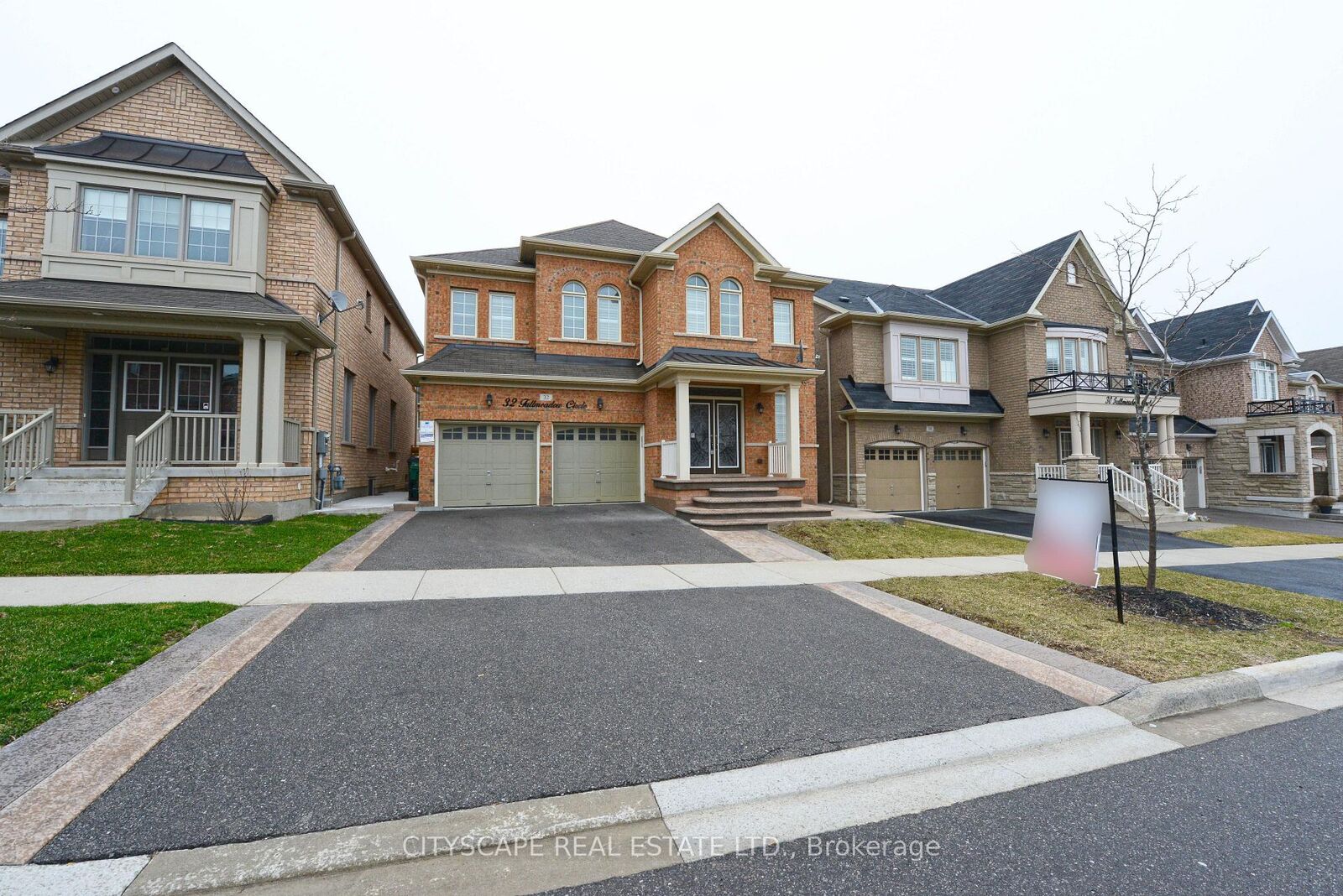 Property Photo:  32 Fallmeadow Circle  ON L6Y 0Y8 