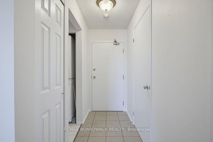 Property Photo: 250 Brittany Drive 207 ON K1K 4M1