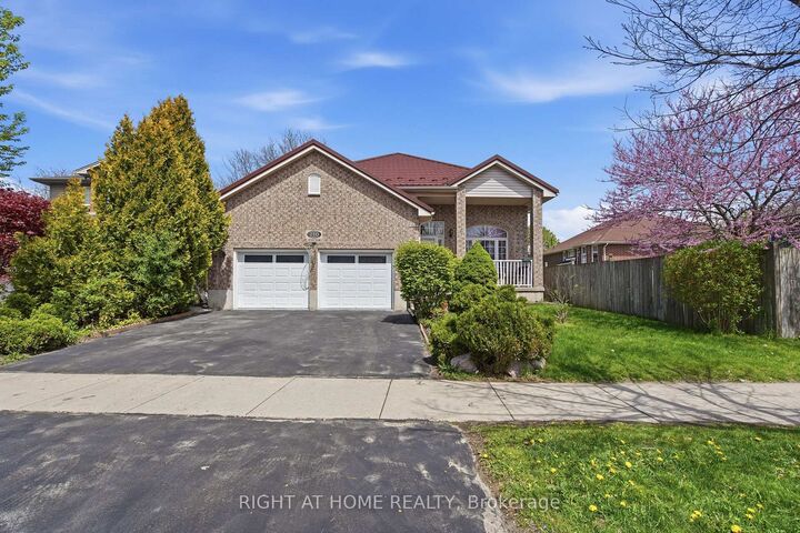 Property Photo: 210 Hawthorne Road ON N6G 5A2