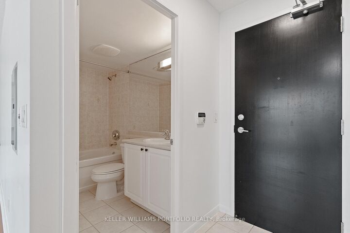 Property Photo:  18 Yonge Street 1504  ON M5E 1Z8 