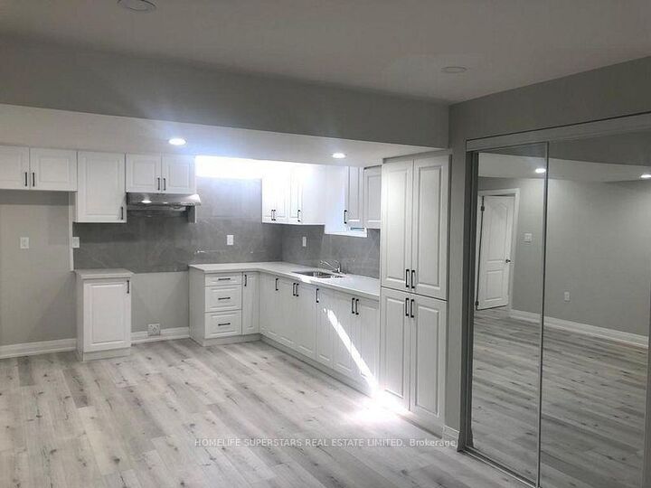 Property Photo: 31 Lexington Road N/A Basement Apartment ON L6P 2A9