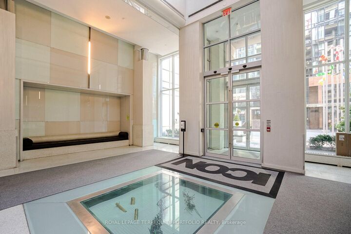 Property Photo: 250 Wellington Street W 635 ON M5V 3P6