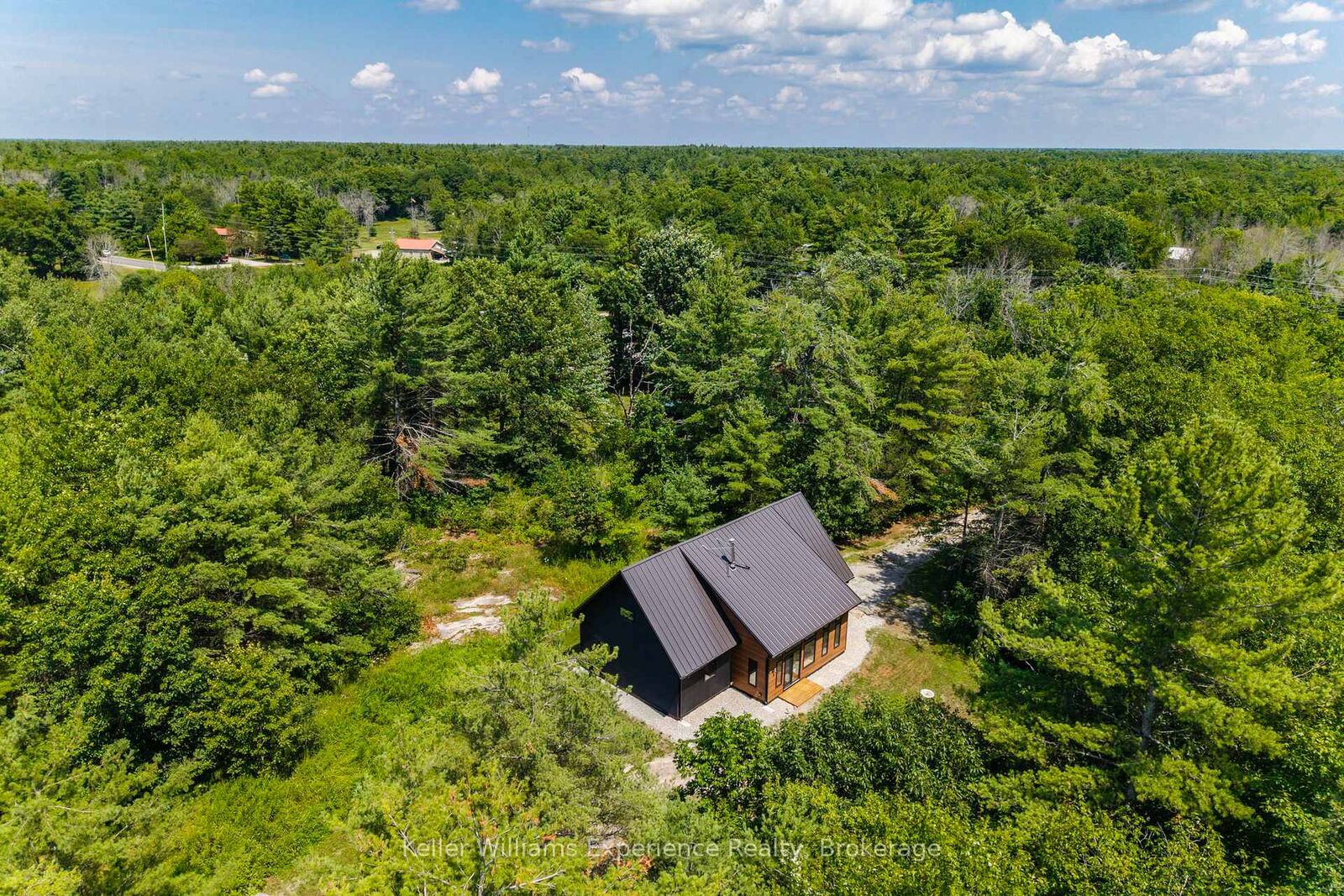 Property Photo: 753 Honey Harbour Road ON L0K 1S0