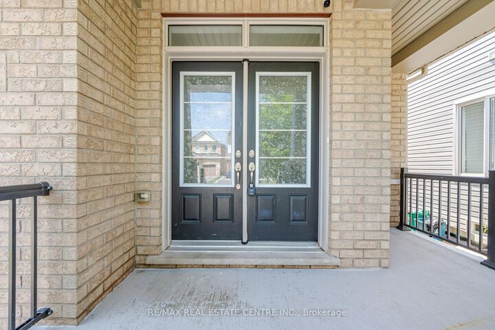 Property Photo: 570 Windfields Farm Drive ON L1L 0L8
