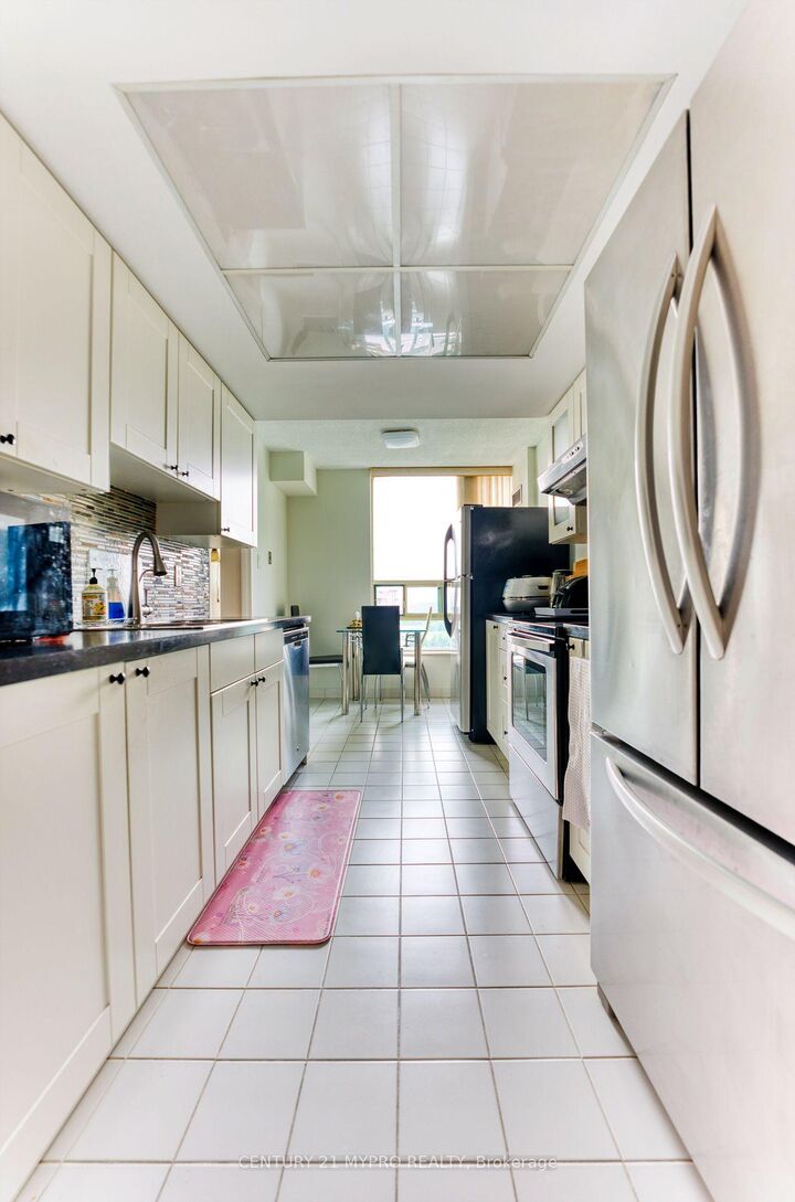 Property Photo: 7805 Bayview Avenue #1325 ON L3T 7N1