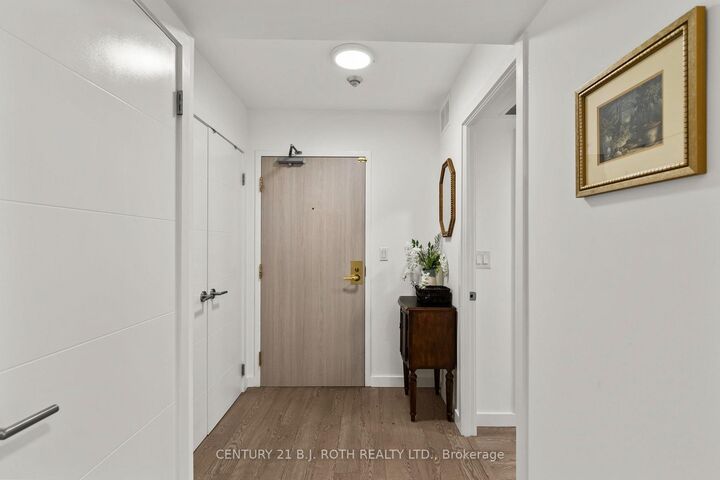 Property Photo:  150 Dunlop Street E 911  ON L4M 6H1 