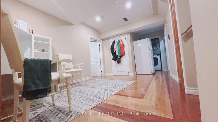 Property Photo:  724 Hillcrest Road  ON L1W 2P1 