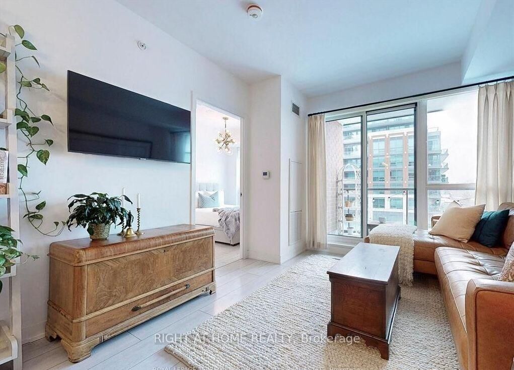 Property Photo:  31 Tippett Road #362  ON M3H 0C8 