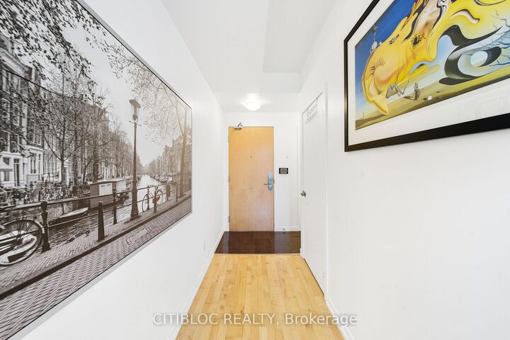 Property Photo:  65 Bremner Boulevard 4007  ON M5J 0A7 