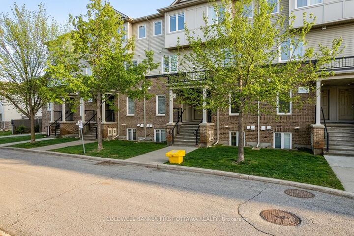 150 Urbancrest Private — photo 1