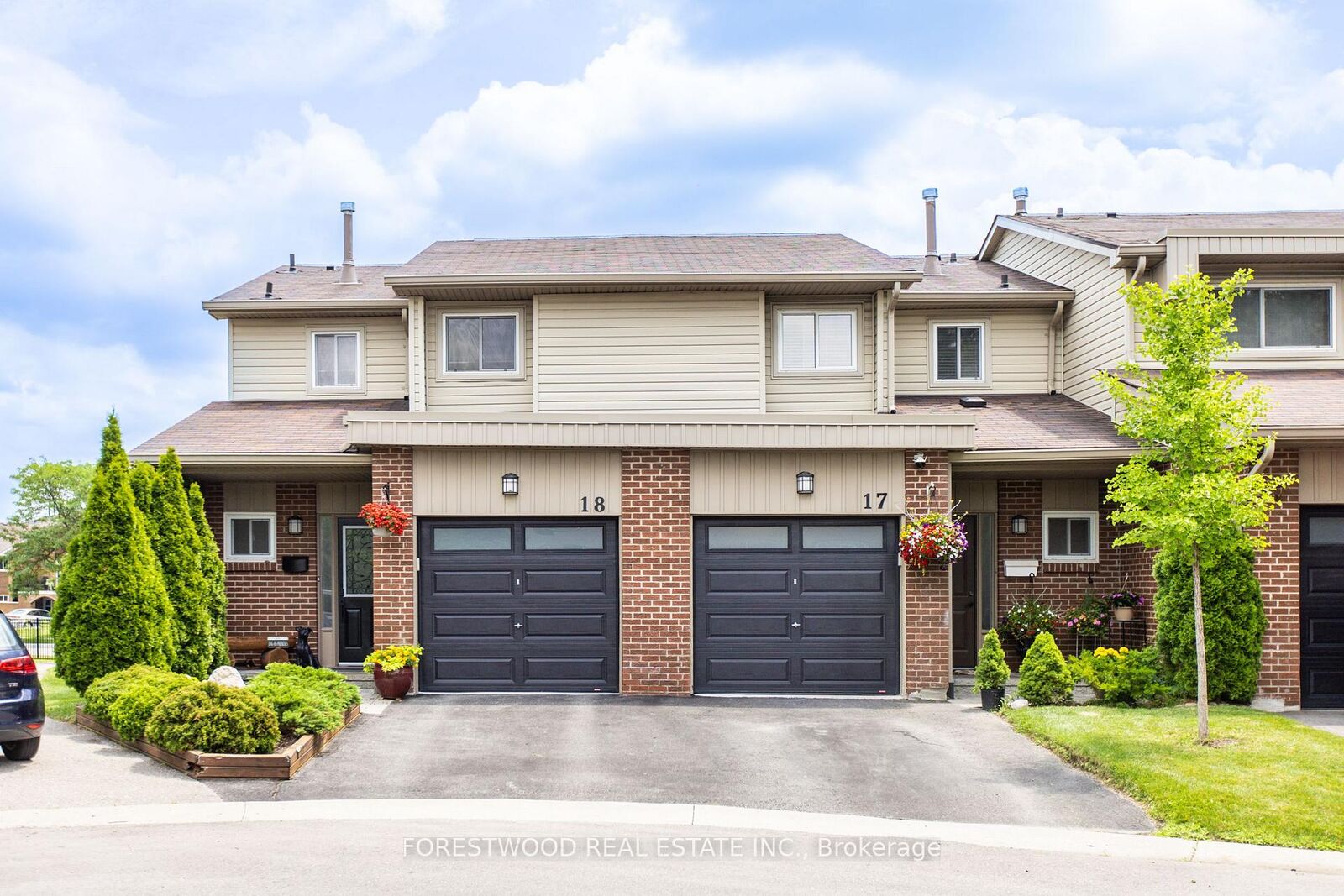 Property Photo: 485 Meadows Boulevard 17 ON L4Z 1H1
