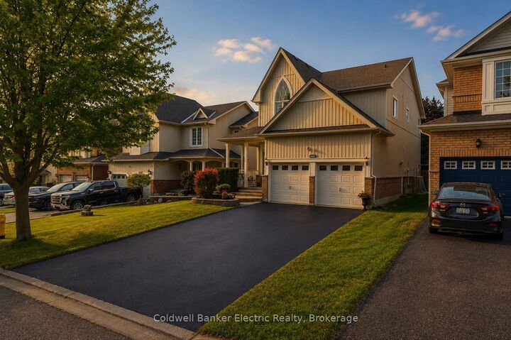 Property Photo: 1407 Ashgrove Crescent ON L1K 2W4