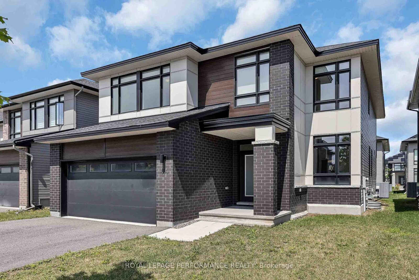 Property Photo: 414 Longworth Avenue ON K1T 0T7
