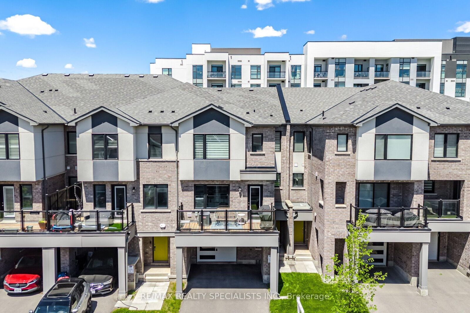 Property Photo: 510 Bellflower Court ON L9T 2X5