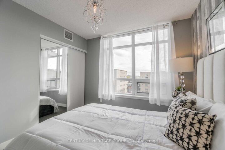 Photo de la propriété:  621- 812 Lansdowne Avenue  ON M6H 4K5 