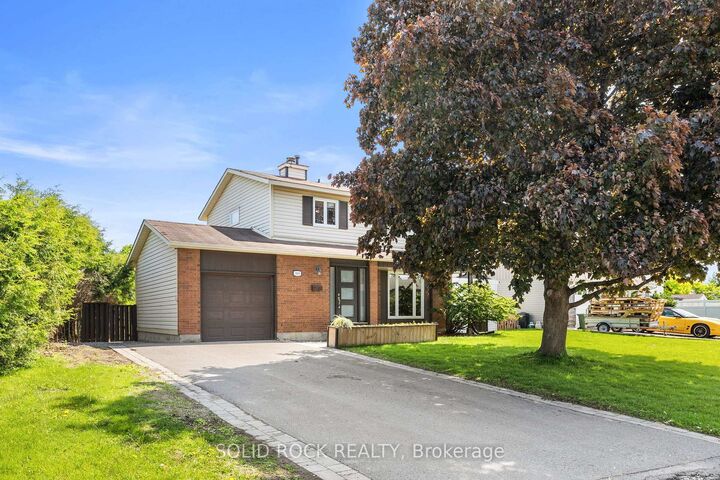 Photo de la propriété: 1631 Charbonneau Street ON K1E 2J6