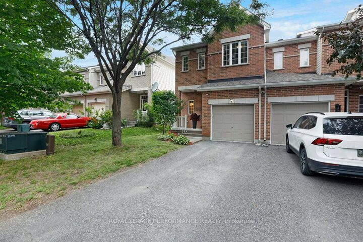 Property Photo: 306 Waymark Crescent ON K2M 0A4